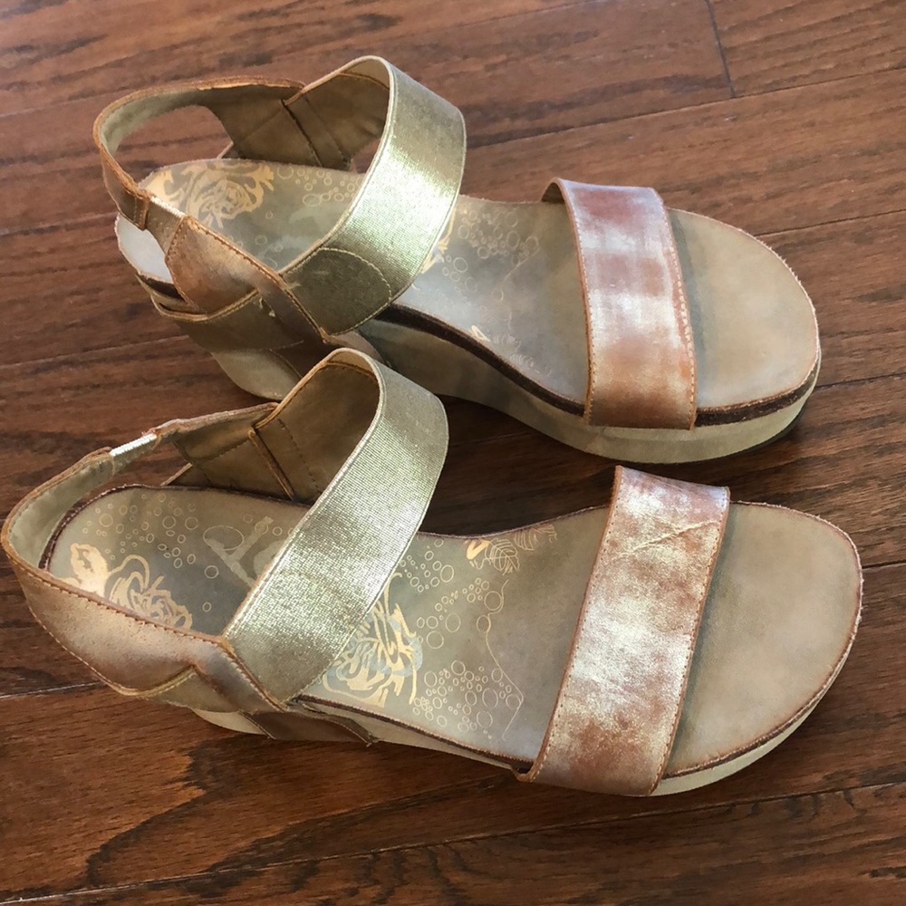 OTBT Bushnell Wedge, size 8.5, bronze/gold